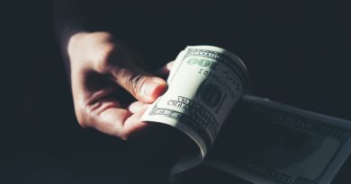 Vyras gavo 330 kartų didesnį atlyginimą